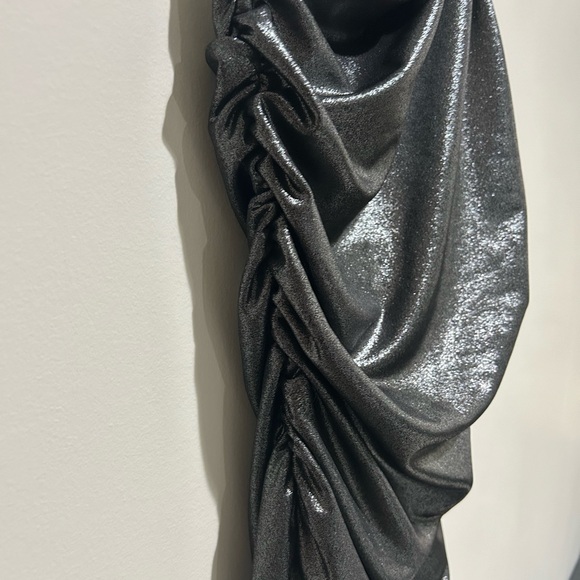 H&M One Shoulder Top - Picture 2 of 4